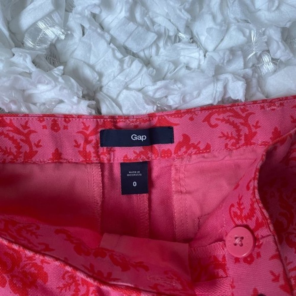 GAP Shorts - Picture 2 of 3